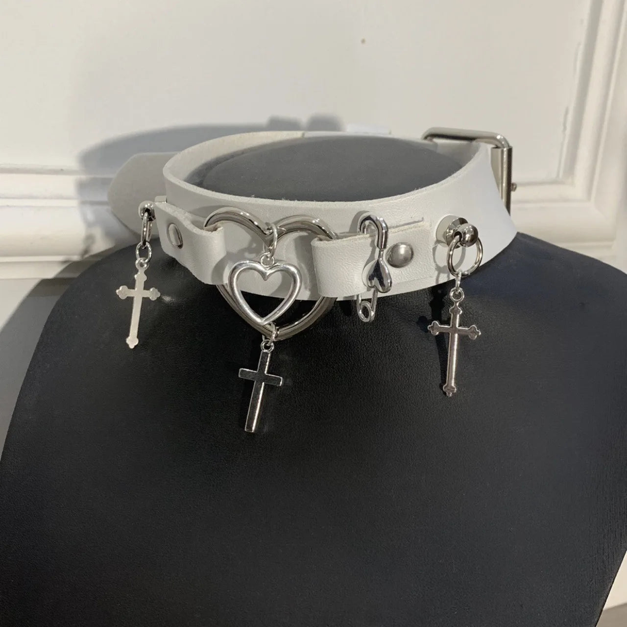 Edgy grunge leather heart cross choker necklace with punk charms, goth Korean fashion jewelry for women.
