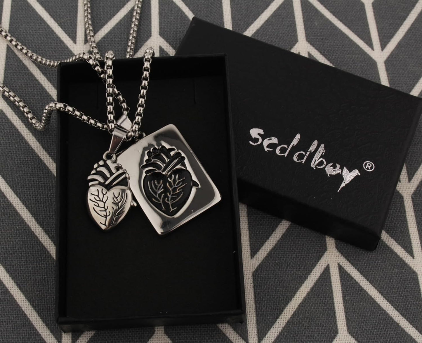 Gothic heart-shaped couples necklace set by Scddboy featuring matching designs for him and her, perfect friendship jewelry.