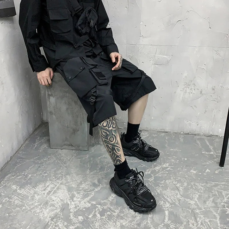Men's techwear cargo shorts with ribbon belt, multiple pockets, stylish harajuku hip hop Bermuda shorts in black fabric.