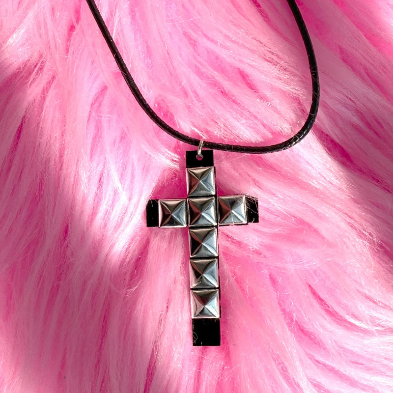 Edgy 90s punk rivet cross pendant necklace for women, featuring grunge rock style and metal detailing.