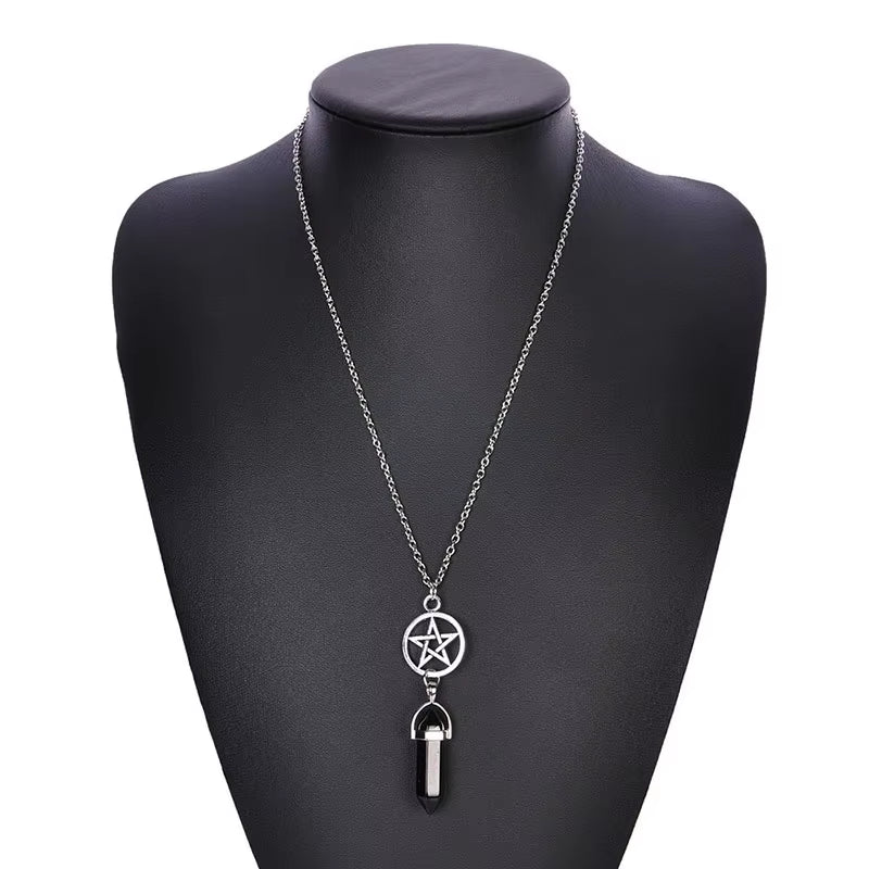 Y2K aesthetic razor blade pendant necklace featuring edgy vintage punk design, suitable for men and women.