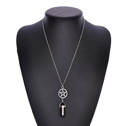 Y2K aesthetic razor blade pendant necklace featuring edgy vintage punk design, suitable for men and women.