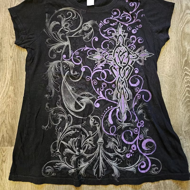 Vintage Y2K kitty crop top for women, featuring 90s Kpop goth emo style with trendy graphic design and vibrant colors.