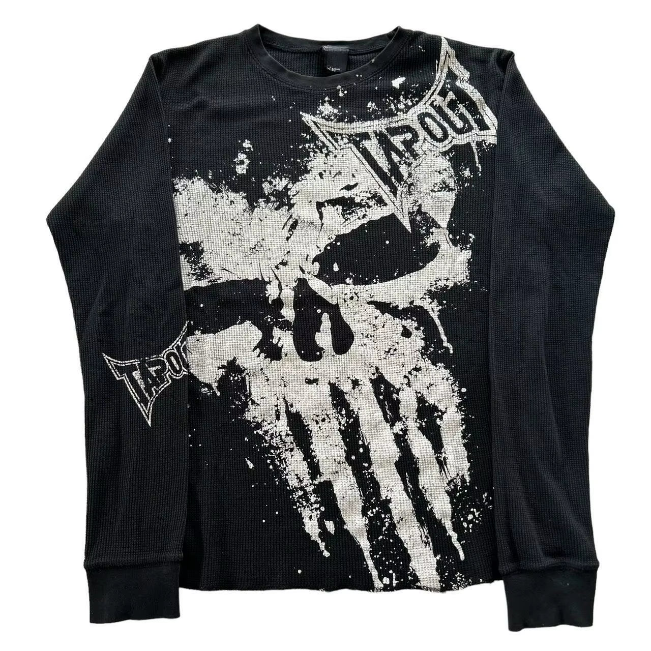 Oversized Y2K retro skull graphic long sleeve T-shirt for men and women, featuring goth-inspired autumn style design.