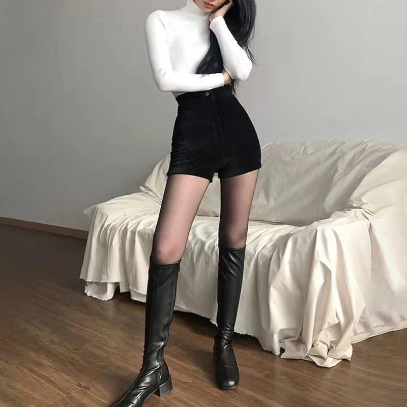 Black high-waisted goth shorts for women, Y2K style, made of stretch corduroy, casual fashion pants with a sexy, edgy look.