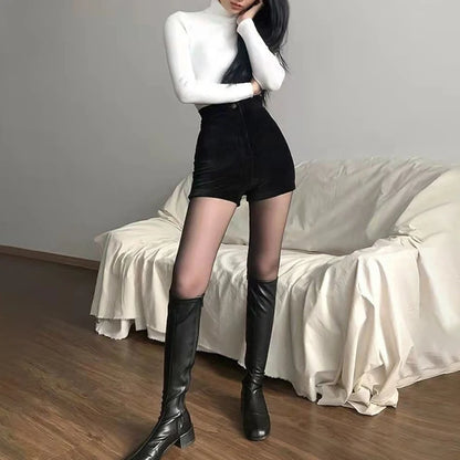 Black high-waisted goth shorts for women, Y2K style, made of stretch corduroy, casual fashion pants with a sexy, edgy look.