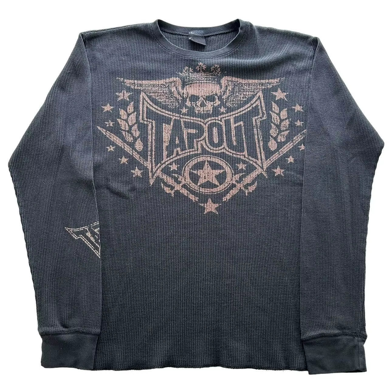 Oversized Y2K retro skull graphic long sleeve T-shirt for men and women, featuring gothic autumn style design.
