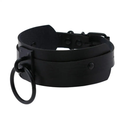 Gothic punk black leather O-round metal choker necklace for women and girls, trendy Harajuku emo rock fashion jewelry.
