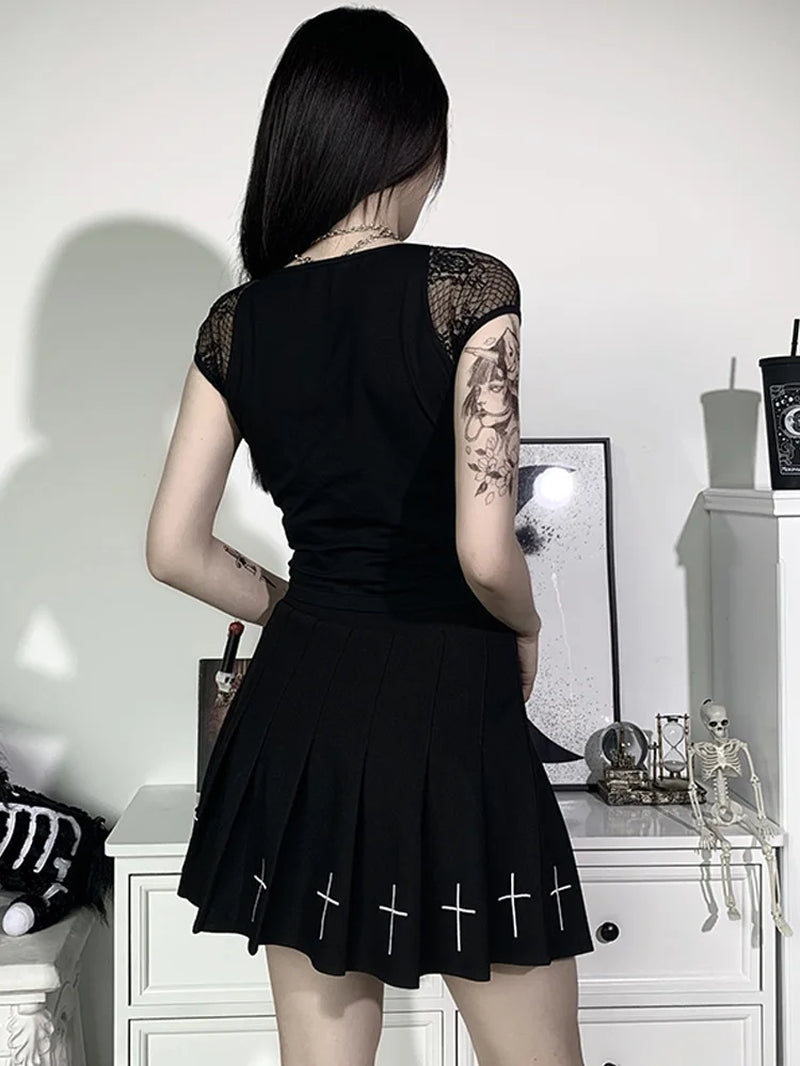 Black vintage goth lace t-shirt for women, form-fitting mesh bodycon tee with lace details, perfect for casual streetwear.