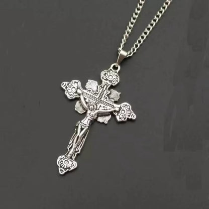 Y2K aesthetic razor blade pendant necklace by PressureDen.store, edgy vintage punk grunge jewelry for men and women, close-up shot