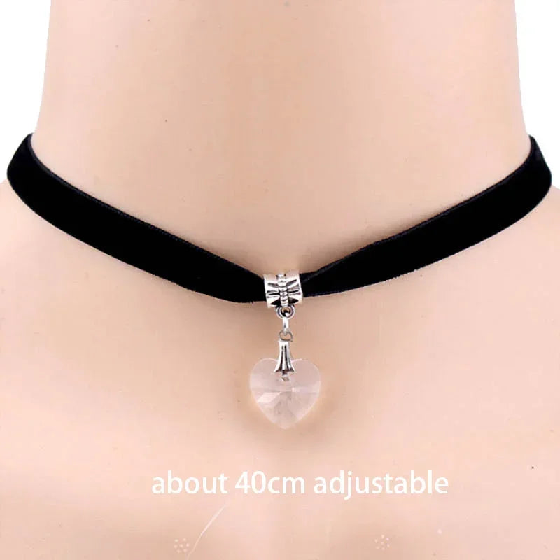 Retro Vintage Gothic Chocker Harajuku Love Heart Chokers Goth Black Velvet Heart Crystal Pendant Choker Necklace