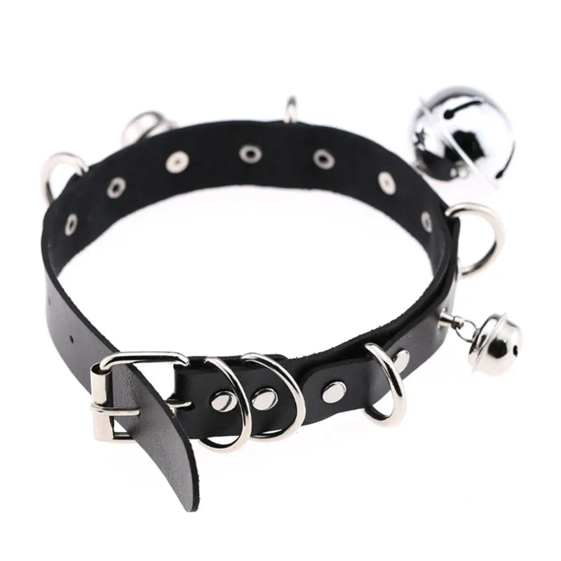 Black PU leather choker with heart rivets, Y2K goth punk necklace for trendy girls, featuring a stylish Harajuku Chic design.