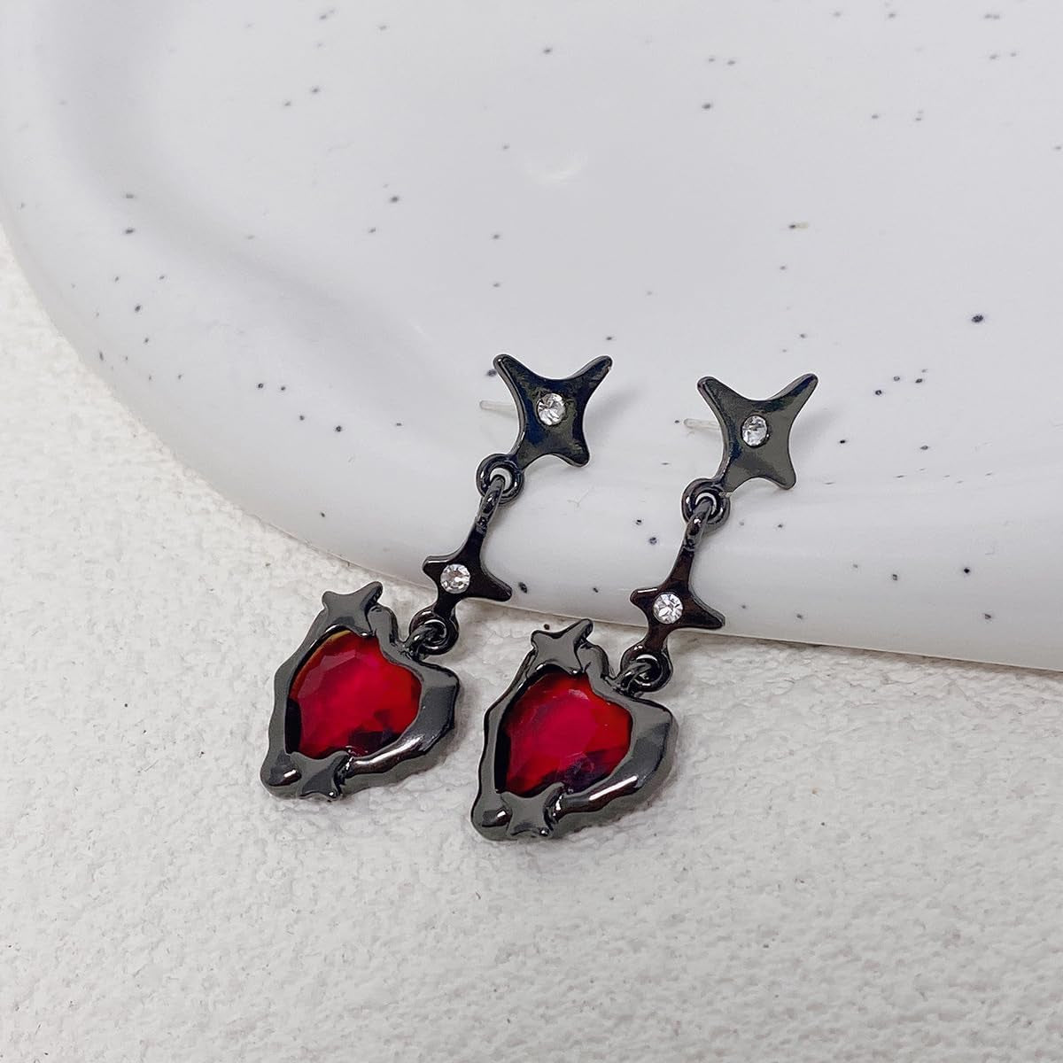 Vintage Gothic Earrings for Women Dangling Rhinestone Red Heart Black Earrings Vampire Costume Cosplay Halloween Party Accessories Jewelry