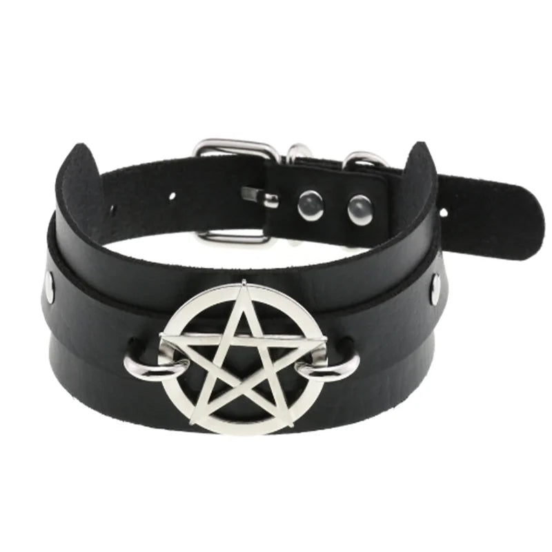 Black PU leather Harajuku chic choker with heart rivets, Y2K goth punk necklace for trendy girls.