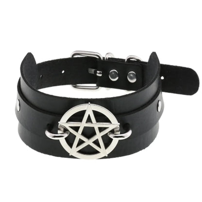 Black PU leather Harajuku chic choker with heart rivets, Y2K goth punk necklace for trendy girls.