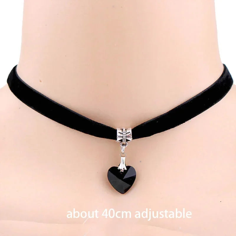 Retro Vintage Gothic Chocker Harajuku Love Heart Chokers Goth Black Velvet Heart Crystal Pendant Choker Necklace