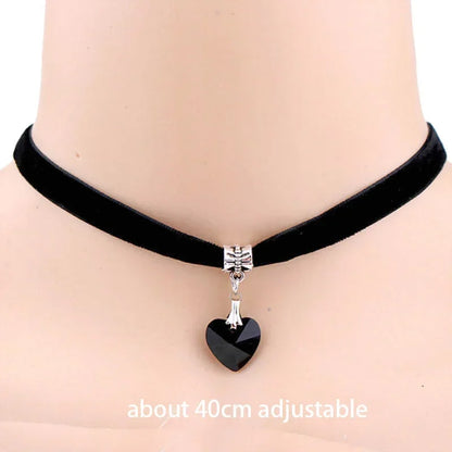 Retro Vintage Gothic Chocker Harajuku Love Heart Chokers Goth Black Velvet Heart Crystal Pendant Choker Necklace