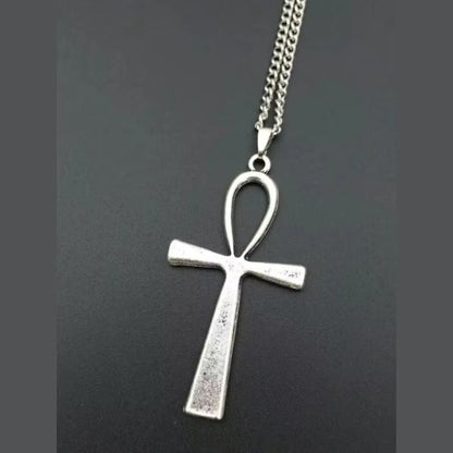 Y2K aesthetic razor blade pendant necklace in silver, edgy vintage punk goth jewelry for men and women.
