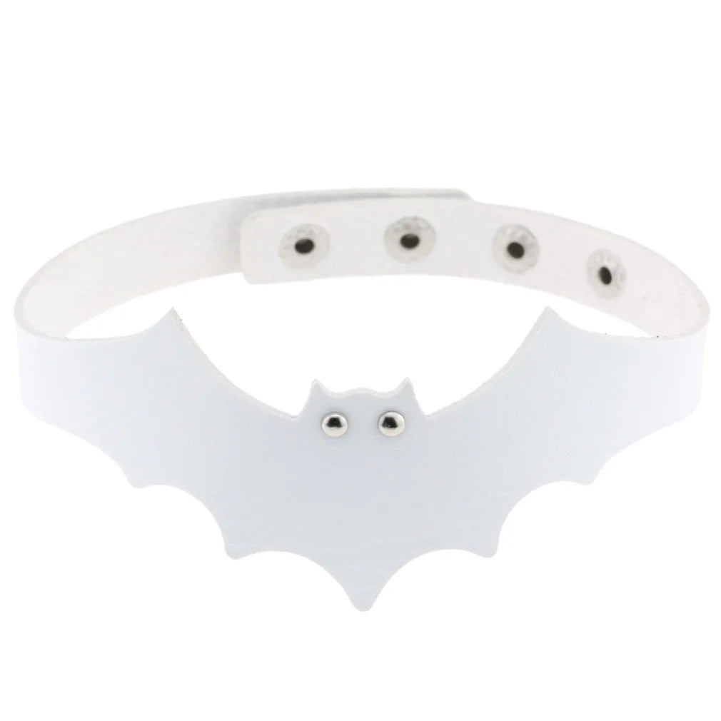 Y2K Gothic punk heart choker necklace, stylish Harajuku jewelry for women and girls, featuring black satin ribbon and metallic heart charm.