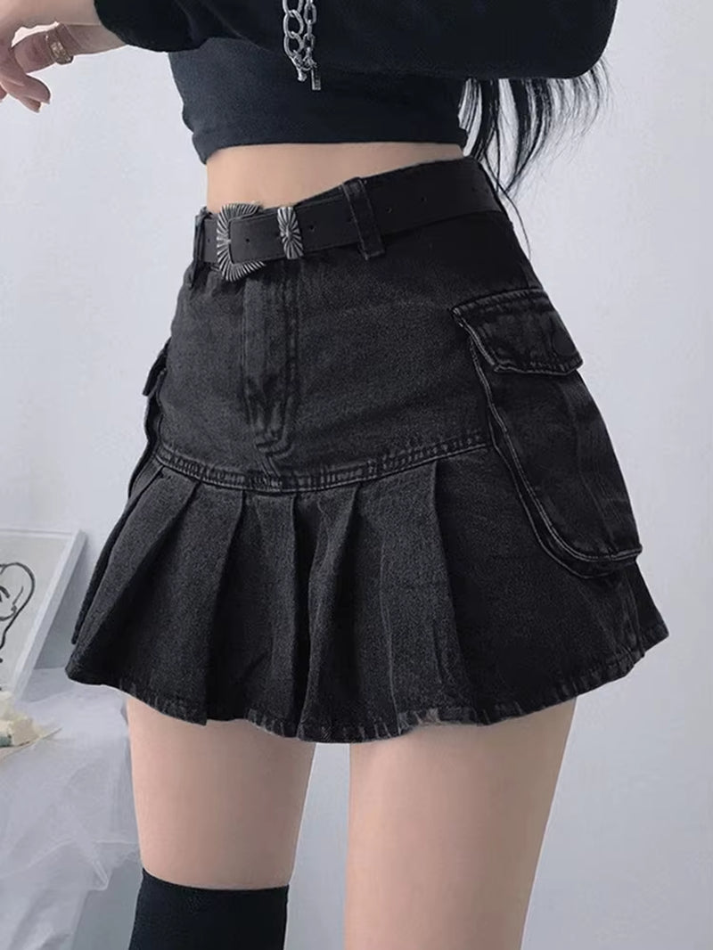 Black Gothic mini skirt with skull belt, edgy Harajuku Y2K style, trendy punk grunge clubwear for women.
