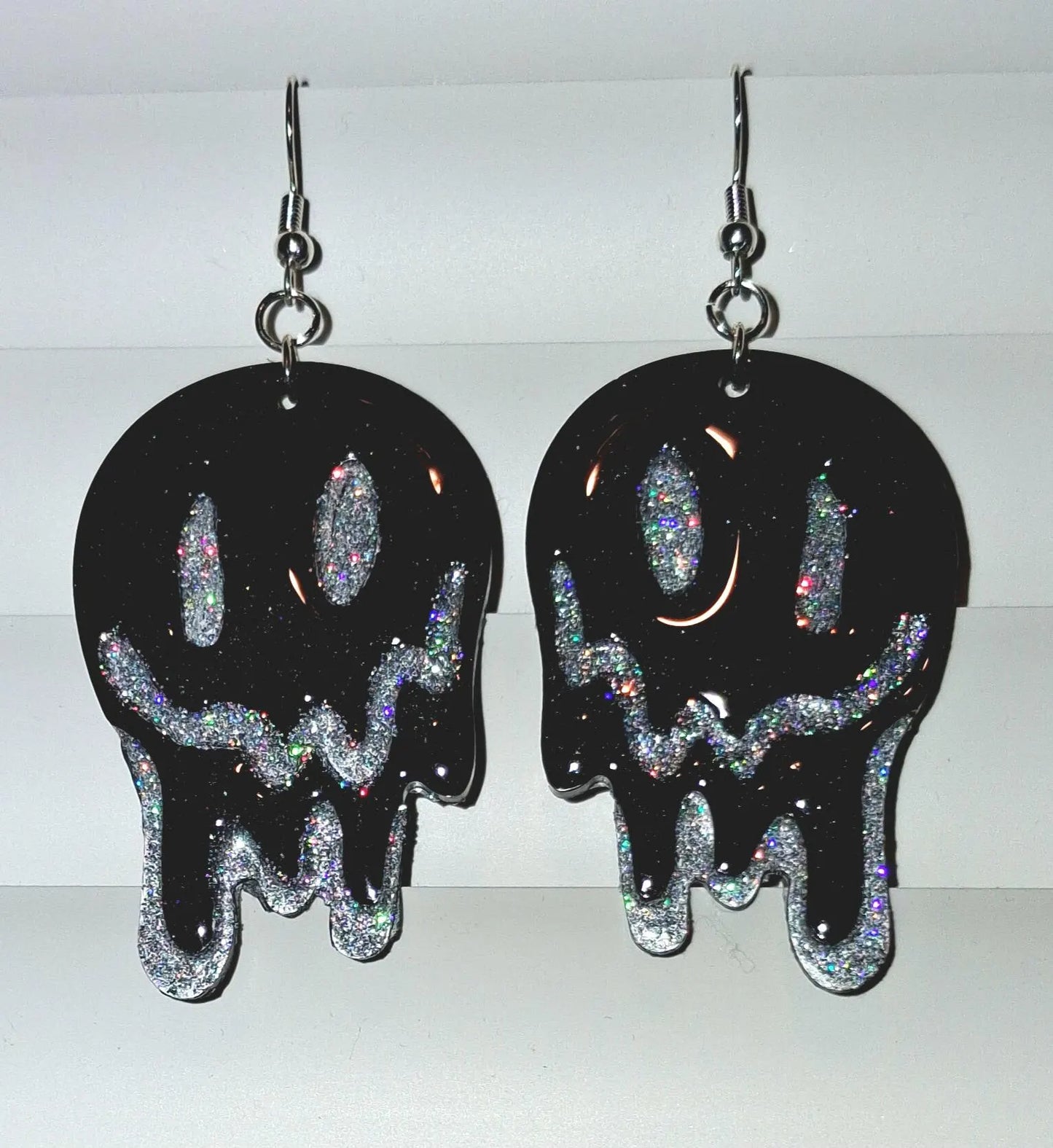 Gold melting smiley face earrings with dripping glitter, Y2K style, hypoallergenic statement jewelry for a fun, trendy look.