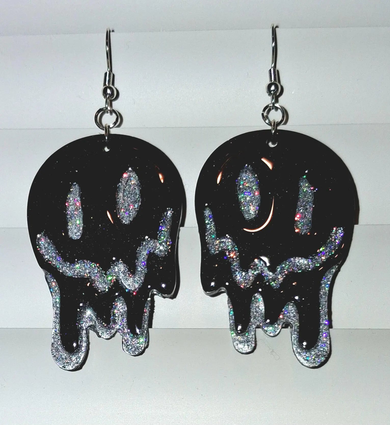 Gold melting smiley face earrings with dripping glitter, Y2K style, hypoallergenic statement jewelry for a fun, trendy look.