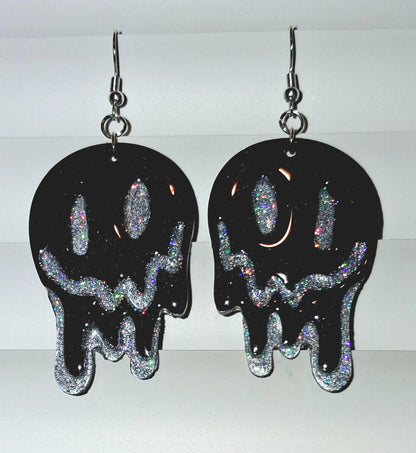 Gold melting smiley face earrings with dripping glitter, Y2K style, hypoallergenic statement jewelry for a fun, trendy look.