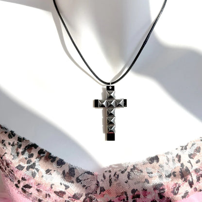 Edgy 90s punk rivet cross pendant necklace for women, featuring grunge rock style with metal rivets and cross design.