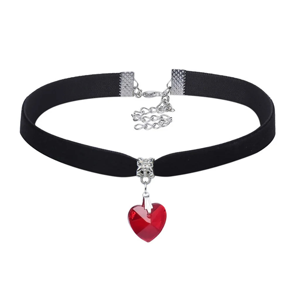 Retro Vintage Gothic Chocker Harajuku Love Heart Chokers Goth Black Velvet Heart Crystal Pendant Choker Necklace