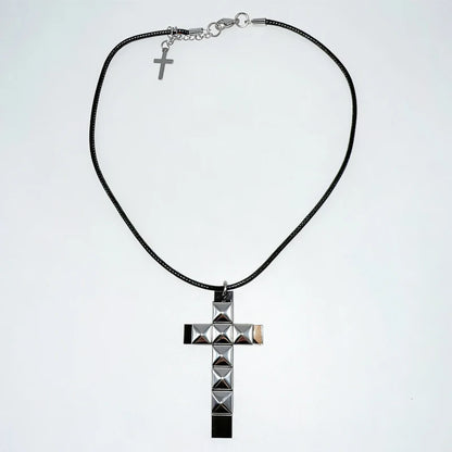 Edgy 90s punk rivet cross pendant necklace for women, grunge rock fashion accessory with metal details and bold style.