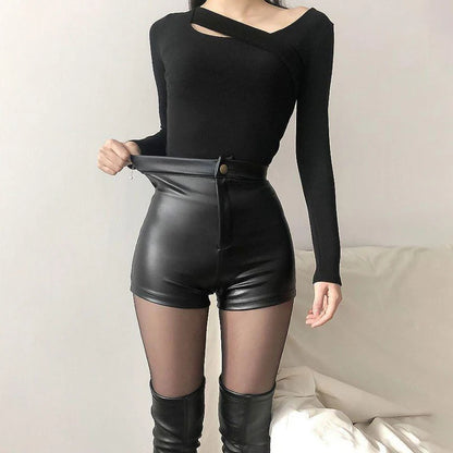 Black PU fashion casual summer shorts for women, high-waisted faux leather goth Y2K style short pants.