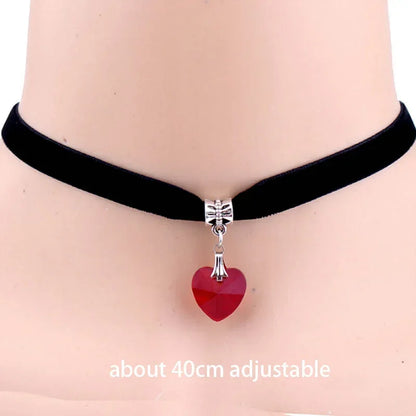 Retro Vintage Gothic Chocker Harajuku Love Heart Chokers Goth Black Velvet Heart Crystal Pendant Choker Necklace