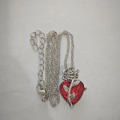 KURTCB Gothic rose heart pendant set with matching earrings, featuring dark elegance for Halloween, emo, and grunge fashion styles.