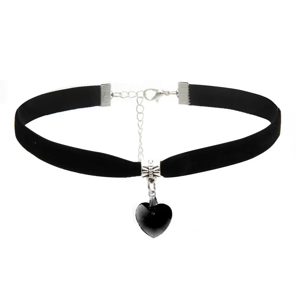 Retro Vintage Gothic Chocker Harajuku Love Heart Chokers Goth Black Velvet Heart Crystal Pendant Choker Necklace
