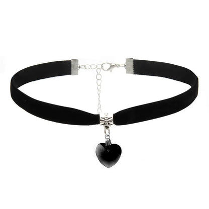 Retro Vintage Gothic Chocker Harajuku Love Heart Chokers Goth Black Velvet Heart Crystal Pendant Choker Necklace