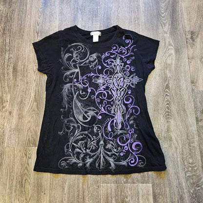 Vintage Y2K kitty crop top for women, featuring retro goth and emo style, with bold graphic design and trendy 90s-inspired look.