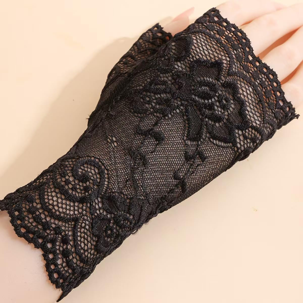 YAIZLBCA black lace fingerless gloves and velvet choker set, perfect for gothic Halloween, parties, and cosplay costumes.