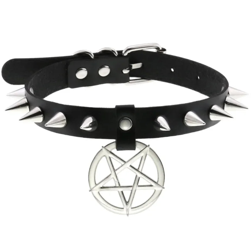 Harajuku-style black PU leather goth punk choker with heart rivets and chunky Y2K design, perfect for trendy girls.