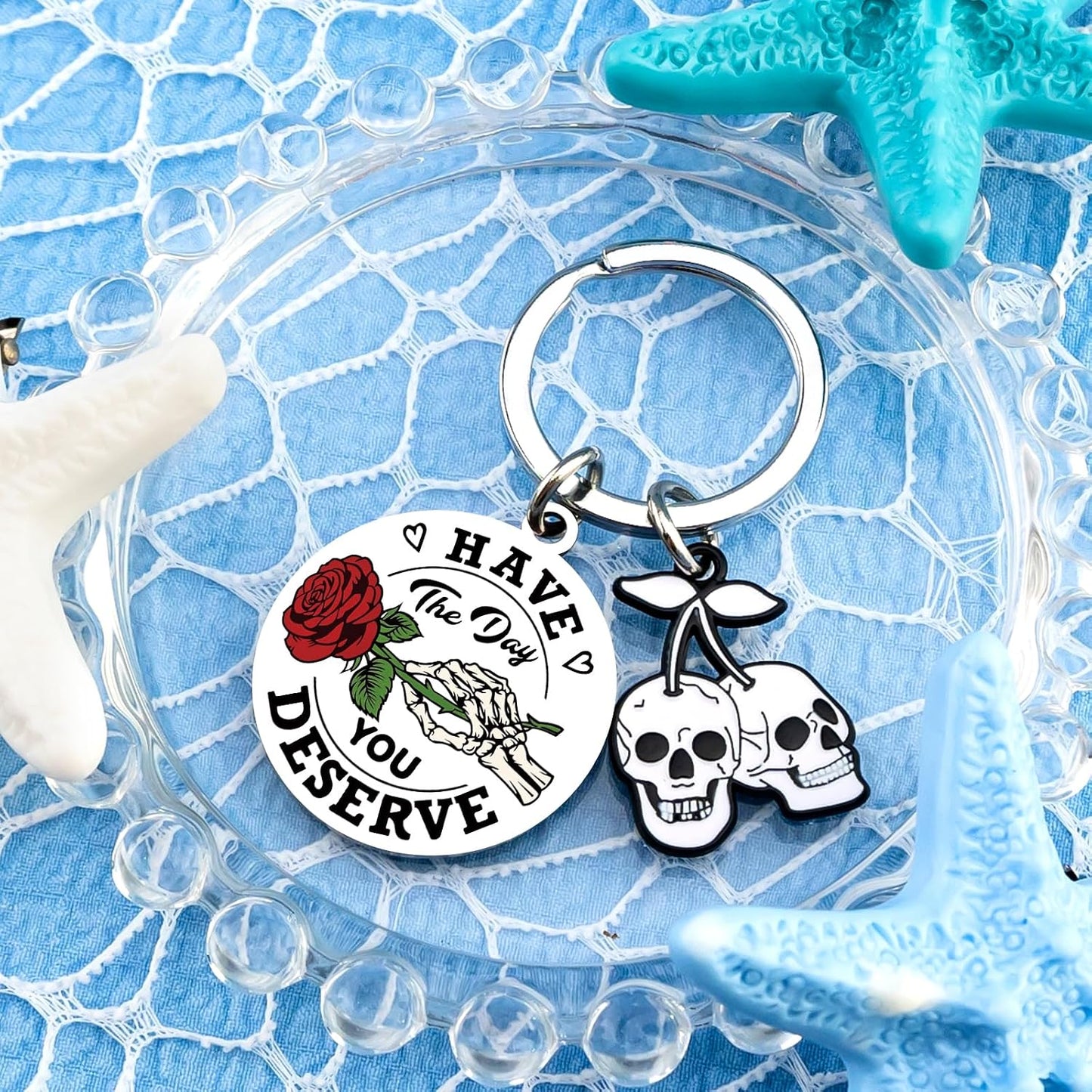 Wrpixe Gothic skull keychain with spooky Halloween design, perfect as a unique gift or Valentine’s Day surprise.
