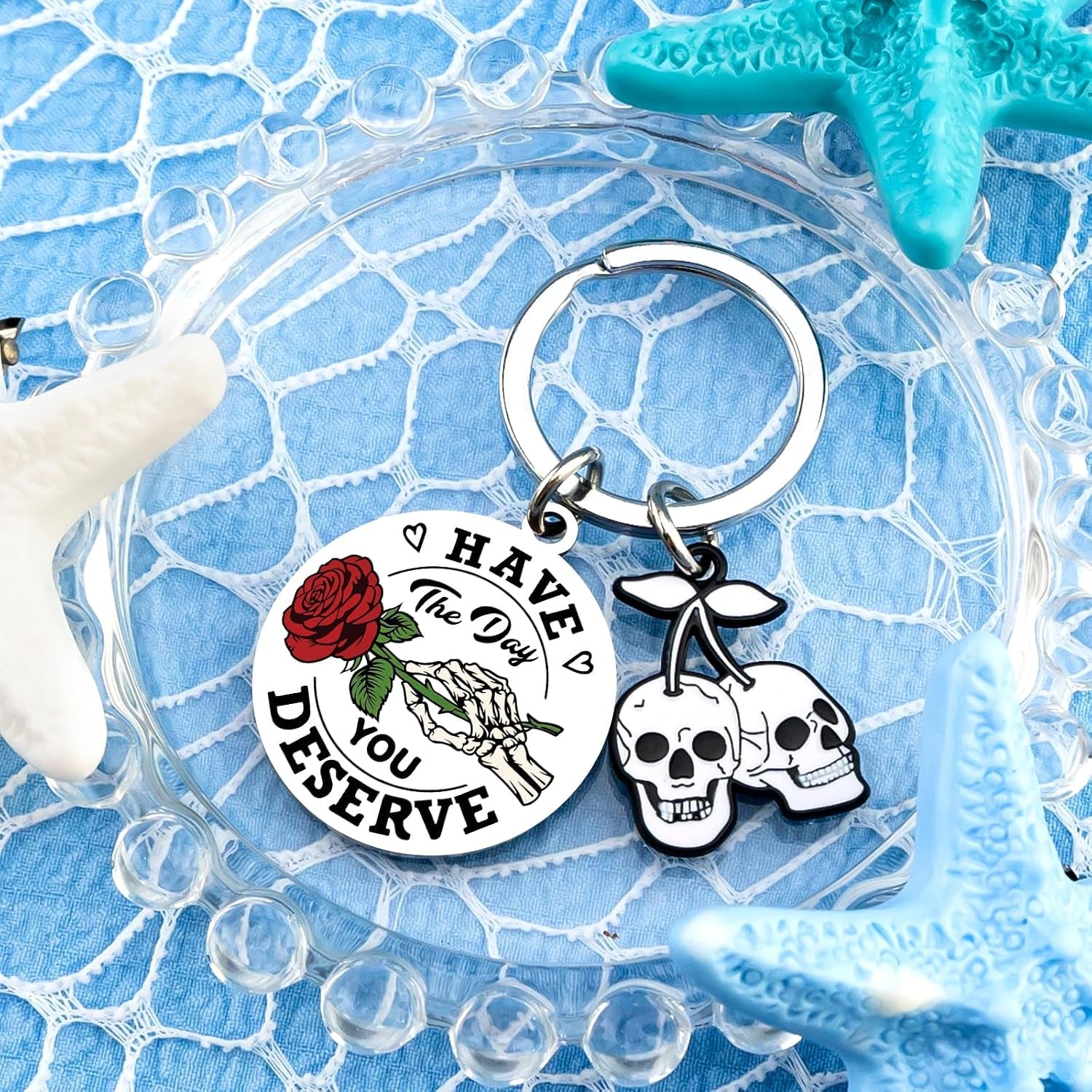 Wrpixe Gothic skull keychain with spooky Halloween design, perfect as a unique gift or Valentine’s Day surprise.