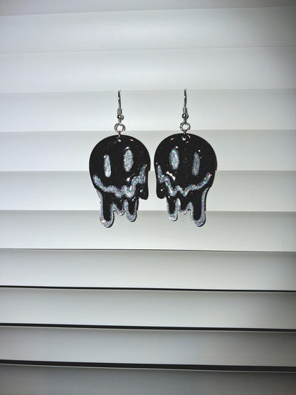 Gold melting smiley face earrings with dripping glitter, Y2K style jewelry, hypoallergenic and trendy for a fun, expressive look.